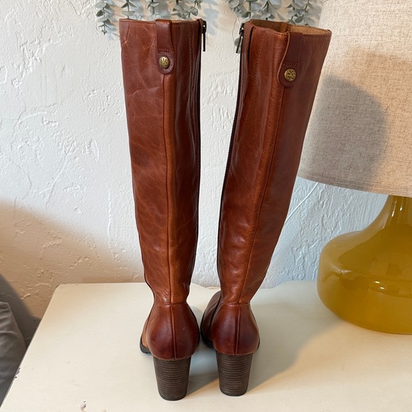 NWOT Clarks Brown Heeled Boots Size 9.5 - Picture 12 of 15